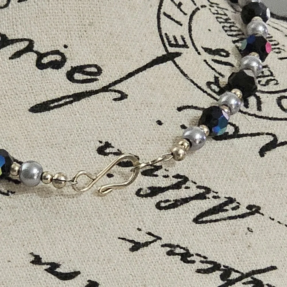 Vintage AB Silver Pearl Colored‎ Glass Beaded Hook Closure Necklace 18